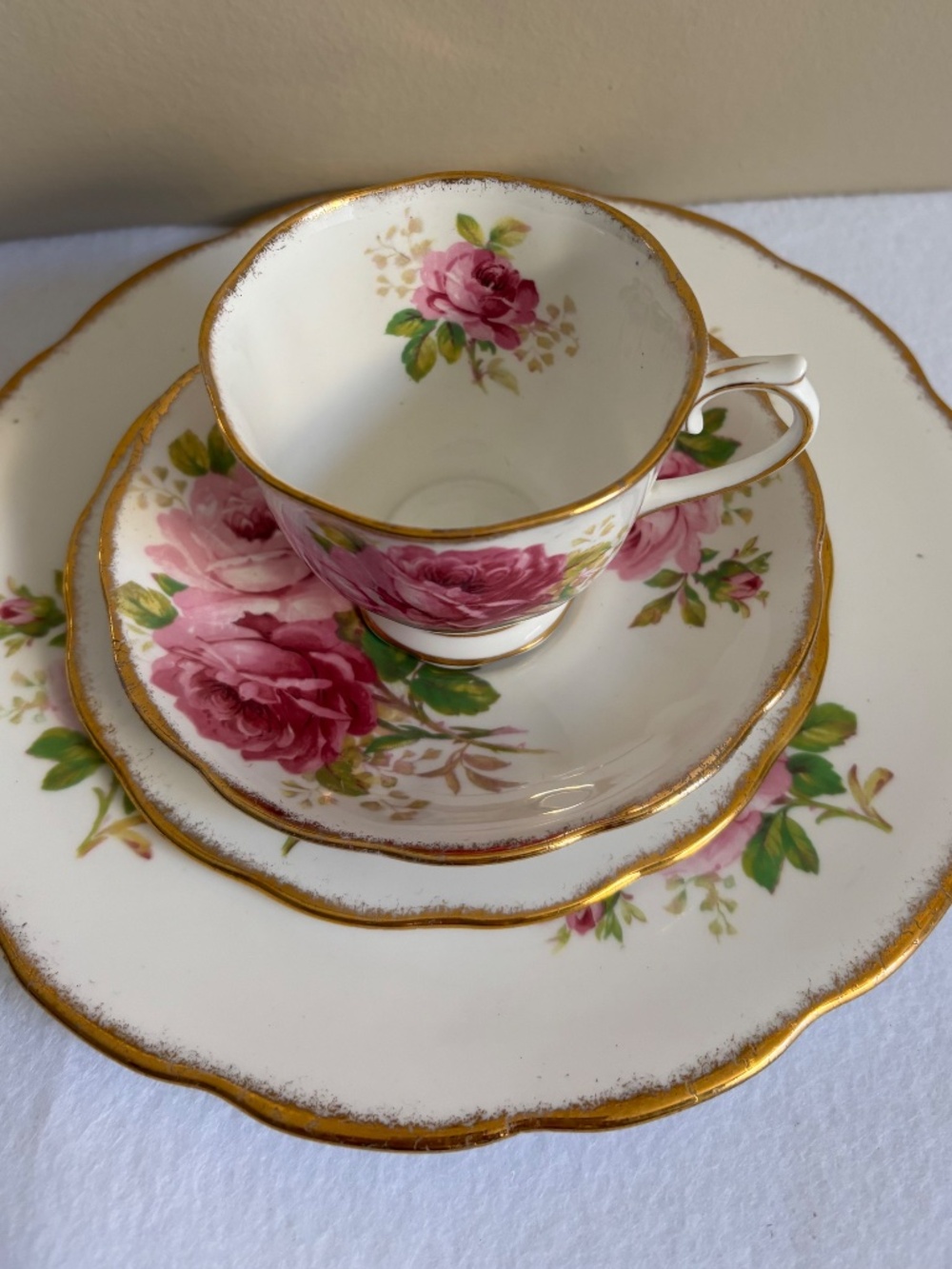 Royal Albert American Beauty Luncheon Set - Picture 3 of 6
